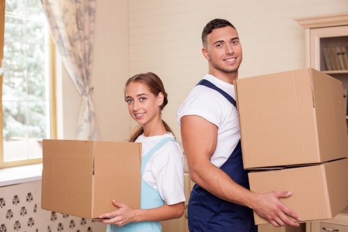 Customer submitting a storage complaint in a structured process